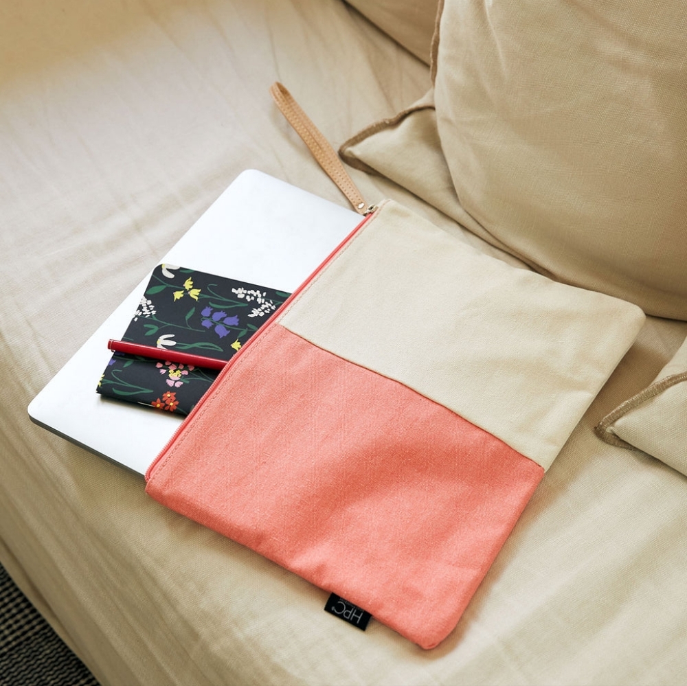 Hamilton Perkins collection everyday pouch. - Picture 3 of 8
